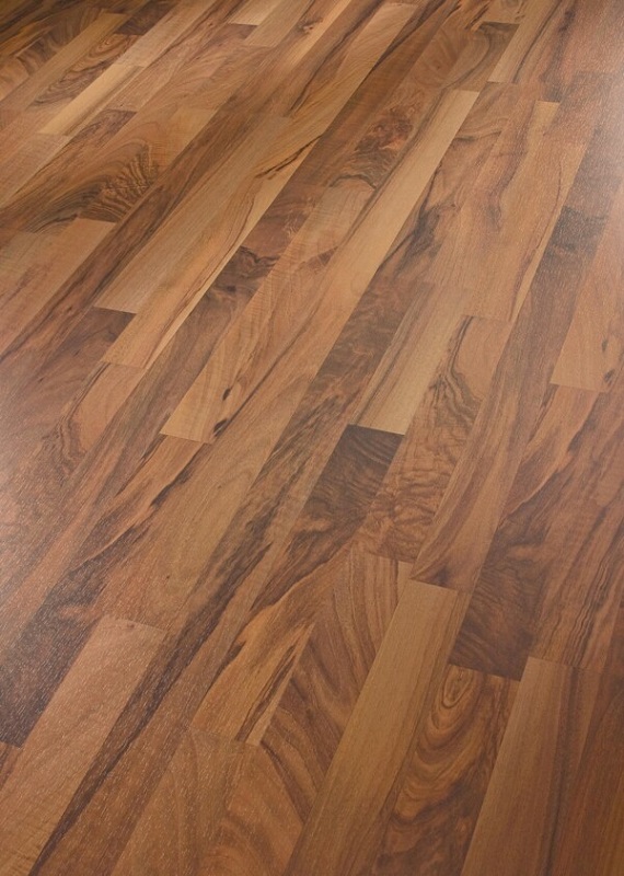 Meister laminaat LC55 Notelaar 0211 - 211 laminate lc55 perspektive 600x842 - Meister LC55 Notelaar 0211