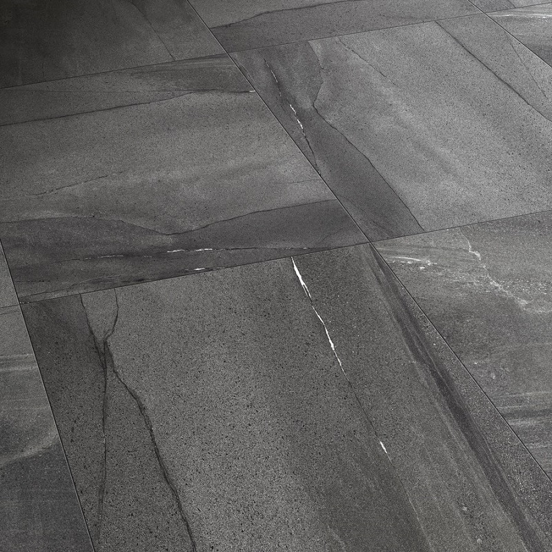 Ariostea Ultra Pietre Basaltina Antracite Soft diverse afmetingen - Ar up basaltina antracite amb8 part1 so posato 1 - Ariostea Basaltina Antracite Soft 100x100cm