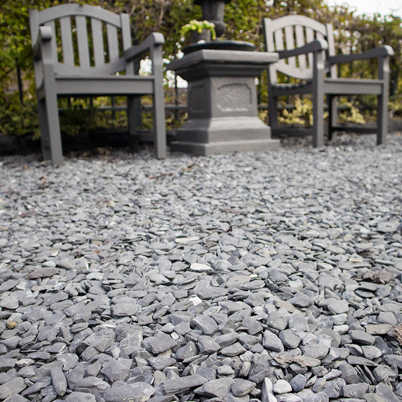 Flat Pebbles zwart 15-30mm - Flat pebbles zwart sfeer 1 - Flat Pebbles zwart 15-30mm Midibag