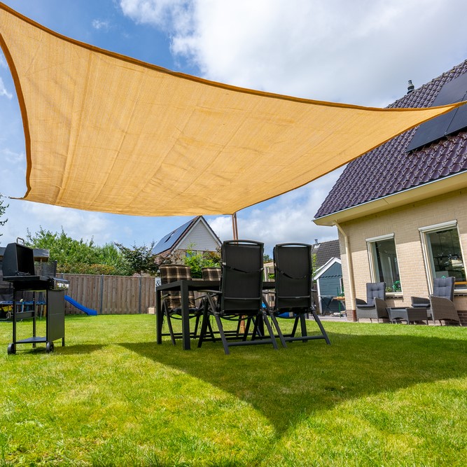 Zonnedoek Waterdoorlatend Zand Vierkant 4x4m - 320gr/m2 - Schaduwdoek vierkant gebroken wit 3 - Zonnedoek Waterdoorlatend Zand 4x4m