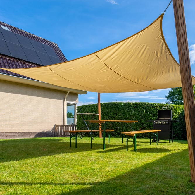 Zonnedoek Waterdicht Beige Vierkant 5x5m - 160gr/m2 - Schaduwdoek waterdicht vierkant beige 2 - Zonnedoek Waterdicht Beige 5x5m