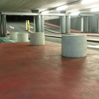 Betonnen Poef Grijs/Zwart Diameter 50cm Hoogte 40cm - Betonnen poef grijs sfeer - Betonnen Poef Diameter 50 Hoogte 40