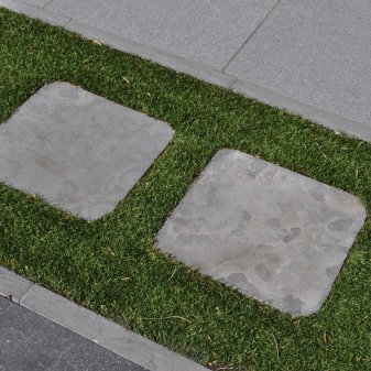 Stapstenen Basic Spotted Bluestone diameter 40cm dikte 3cm - Stapsteen basic spotted bluestone 2 1 - Stapstenen Basic Spotted Bluestone